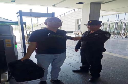 大运会场馆 工作人员 日常安检