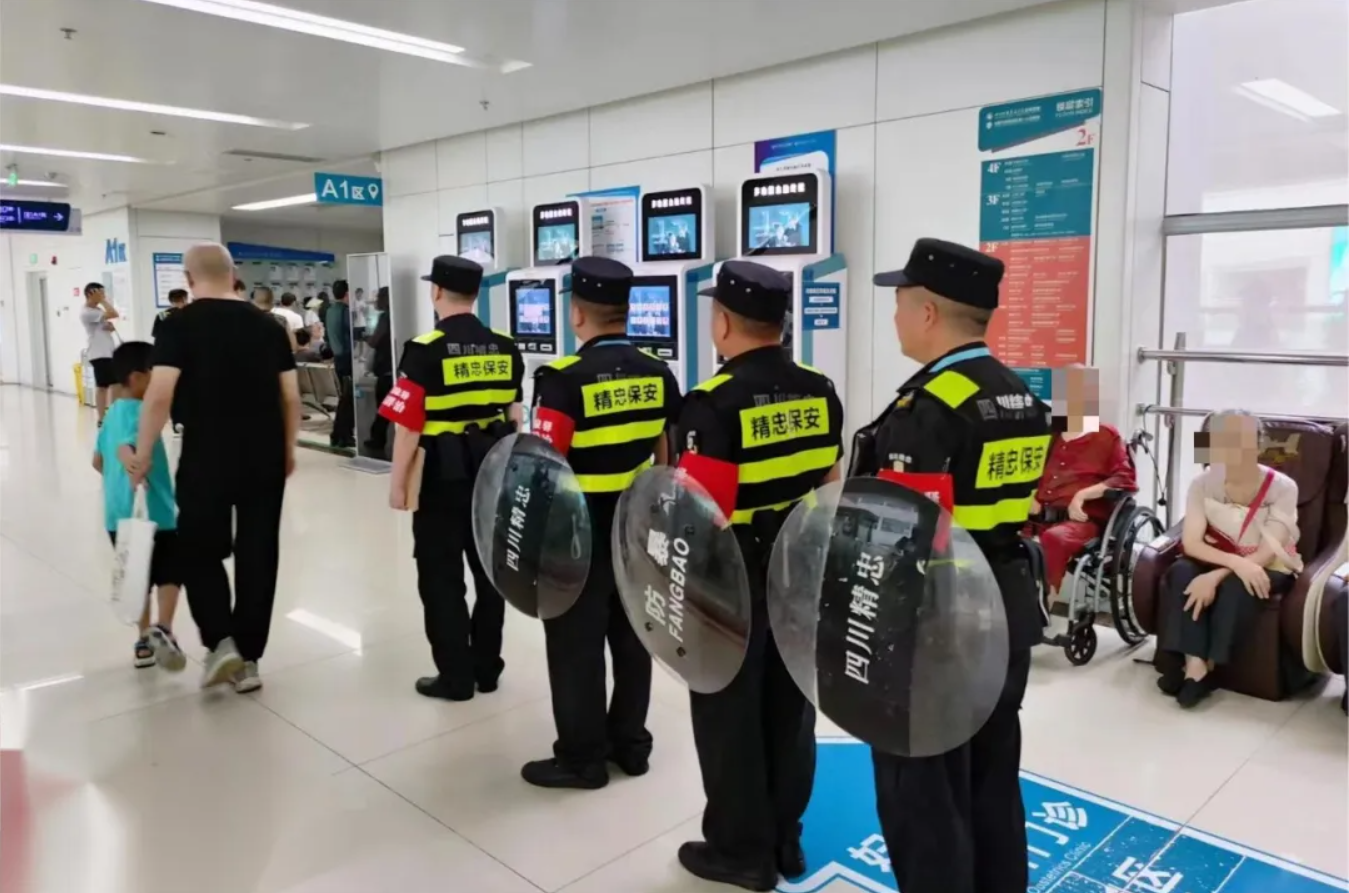 在执勤中遇到警情该如何报告？